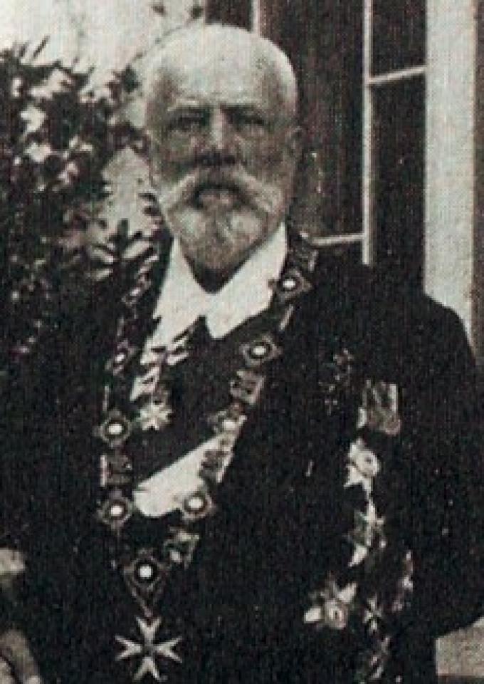 Ernst-Matthias von Køller var overpræsident i Slesvig-Holsten fra 1897. Køllers hårdhændede politik over for danskheden i særligt det nordlige Slesvig var, stik mod intentionen, med til at stimulere større solidaritetsfølelse blandt de dansksindede og skærpe modsætningsforholdet mellem dansk og tysk i området. Ernst-Matthias von Køller var overpræsident i Slesvig-Holsten fra 1897. Køllers hårdhændede politik over for danskheden i særligt det nordlige Slesvig var, stik mod intentionen, med til at stimulere større solidaritetsfølelse blandt de dansksindede og skærpe modsætningsforholdet mellem dansk og tysk i området.
