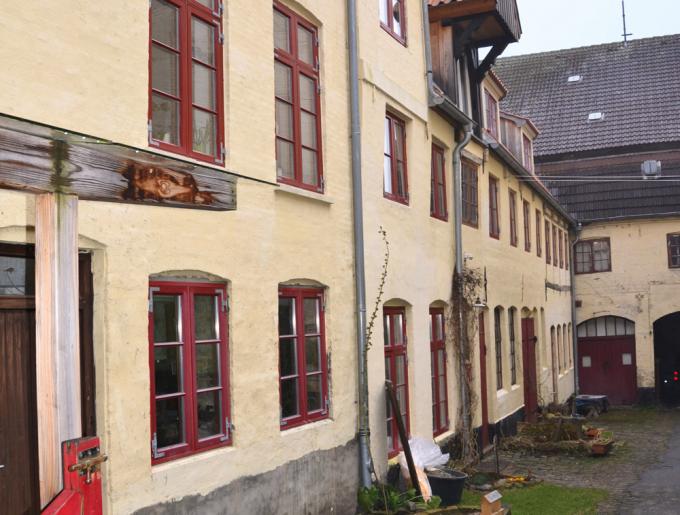 Mindretallenes Hus skulle efter planen have haft til huse i et pakhus i Nørregade i Flensborg, der ejes af Sydslesvigsk Forening. Mindretallenes Hus skulle efter planen have haft til huse i et pakhus i Nørregade i Flensborg, der ejes af Sydslesvigsk Forening.