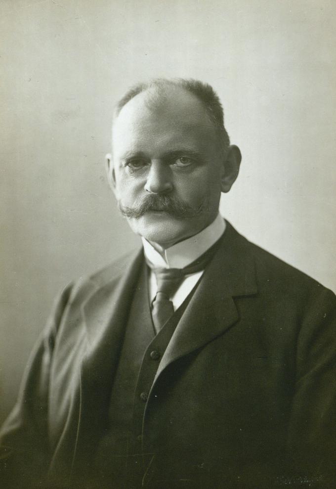 Niels Neergaard (V) var konseilspræsident fra 1908 til 1909 og statsminister fra 1920 til 1924. Niels Neergaard (V) var konseilspræsident fra 1908 til 1909 og statsminister fra 1920 til 1924.