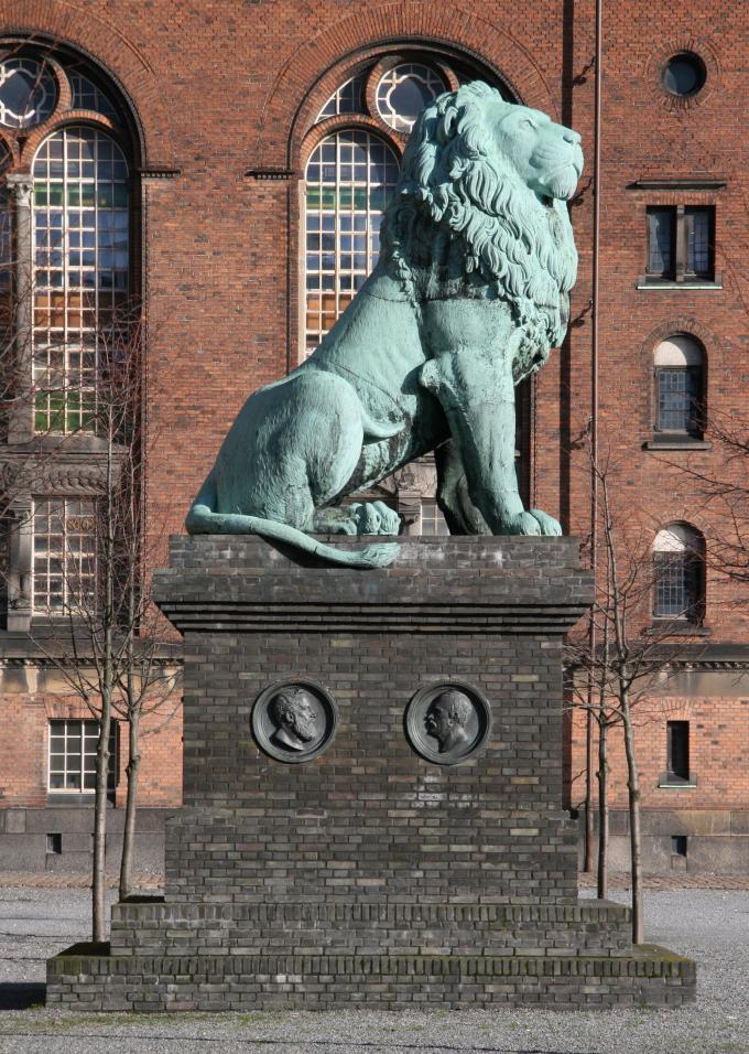 Istedløven på pladsen ved Det Kongelige Bibliotek i København. Her stod løven indtil 2010. Istedløven på pladsen ved Det Kongelige Bibliotek i København. Her stod løven indtil 2010.