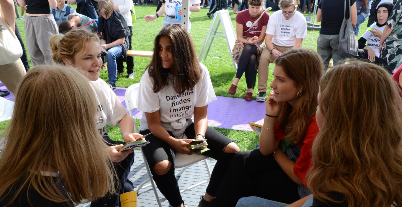 Mindretalsunge i dialog.